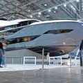 Las superyachts llenan el pabellón 6 de la feria en Düsseldorf.