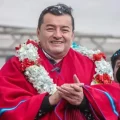 Jhonny Fernández vistió poncho rojo en El Alto en la campaña de 2025