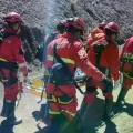 Bomberos llegaron al lugar para retirar el cuerpo sin vida.