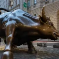El toro de Wall Street en el distrito financiero de Manhattan, enero de 2020.