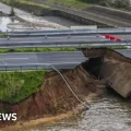 Un camión volcado por los fuertes vientos de la tormenta Nils cerca de Leucate, en el suroeste de Francia.