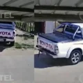 El momento en que se llevan la camioneta de un lavadero en Warnes.