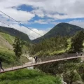 Uno de los puentes peatonales sobre el río San Cristóbal.