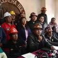 Dirigencia de la COB, en conferencia de prensa.