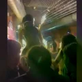 Fotograma del video que muestra el inicio del incendio en el bar Le Constellation.