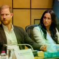 El príncipe Harry y Meghan Markle durante su visita al Specialty Hospital en Amán.
