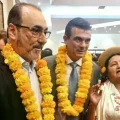 El presidente de la CAF, Sergio Díaz-Granados, y el presidente de Bolivia, Rodrigo Paz, durante un acto en Tarija.