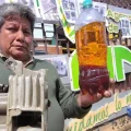 Choferes muestran gasolina de color oscuro y autopartes dañadas.
