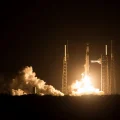 Un cohete Falcon 9 de SpaceX despegando. Los lanzamientos espaciales liberan contaminantes cuyos impactos no se conocen del t