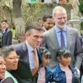 El presidente Rodrigo Paz y el Rey de España posan en la Plaza Murillo