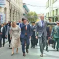 El Rey de España junto al presidente Paz en las calles de La Paz.