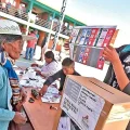 Una mujer vota en las pasadas elecciones subnacionales.