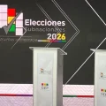 El escenario del debate en el que debatirán los candidatos a la Alcaldía de La Paz.