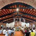 Feligreses en el nuevo templo durante la inauguracion.