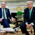 El Taoiseach (primer ministro irlandés) Micheál Martin se reunió con el presidente de EE.UU. Donald Trump el Día de San Patri