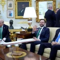 El vicepresidente JD Vance y el secretario de Estado de EE. UU., Marco Rubio, durante una reunión en el Despacho Oval.
