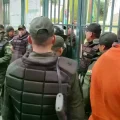 Policías se apostan en las puertas del Tribunal Supremo Electoral en La Paz.