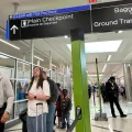 Pasajeros en un control del aeropuerto de Atlanta, en Estados Unidos.