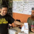 Federico Morón en el momento que emite su voto