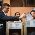 Rodrigo Paz votando durante la jornada de elecciones subnacionales en Tarija.