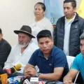 Dirigentes, cocaleros y campesinos durante una declaración.
