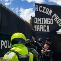 Bajo un fuerte resguardo policial, los nueve reos llegaron a Cantumarca en Potosí