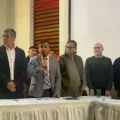 Transportistas firman acuerdo con el Gobierno.
