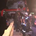 El bus viaja con pasajeros en la ruta al occidente