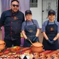Muestra culinaria en el patio histórico de la Facultad de Derecho de la Universidad San Francisco Xavier.