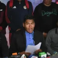 René Yahuasi durante una conferencia de prensa.