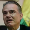 El zar antidroga de Bolivia, Ernesto Justiniano, habla durante una entrevista con EFE