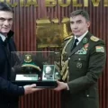 El presidente Paz junto al comandante de la Policía, Mirko Sokol.