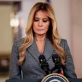 Melania Trump pronuncia un discurso sobre Jeffrey Epstein en la Casa Blanca.
