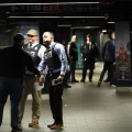 La Policía de Nueva York trabaja en la estación de subte de Grand Central, donde un hombre fue abatido tras apuñalar a varias