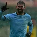 Cauteruccio celebra su segundo gol bajo la granizada.