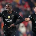Dembelé celebra con Joao Neves tras marcar ante Liverpool.