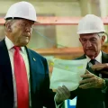 Donald Trump y Jerome Powell, durante una visita a las obras en el edificio de la Reserva Federal, en julio pasado.