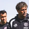 Rodrigo Vargas, asistente técnico junto a Ángel Guillermo Hoyos.