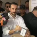 Juan Pablo Velasco vota en Santa Cruz.