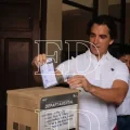 El alcalde electo de la capital cruceña emitió su voto