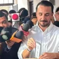 Velasco emite su voto en Santa Cruz.