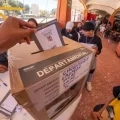 La votación en la Terminal de Buses de Sucre.