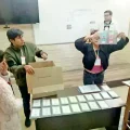 Conteo de votos en una mesa electoral en Sucre.