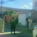 Policía inspecciona el lugar del asalto