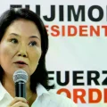 Keiko Fujimori pronuncia un discurso durante el recuento de votos en Lima.