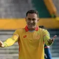 El delantero Bruno Miranda festejando un gol con la camiseta del Aucas.