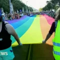 La marcha del Orgullo de Budapest de 2025 se celebró a pesar de la prohibición legal.