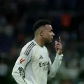 El delantero francés Mbappé durante el partido.
