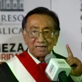 El presidente interino de Perú, José María Balcázar, habla en una rueda de prensa este miércoles, en Lima (Perú).