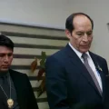 Rolando Montaño en conferencia de prensa anunciando su renuncia.
